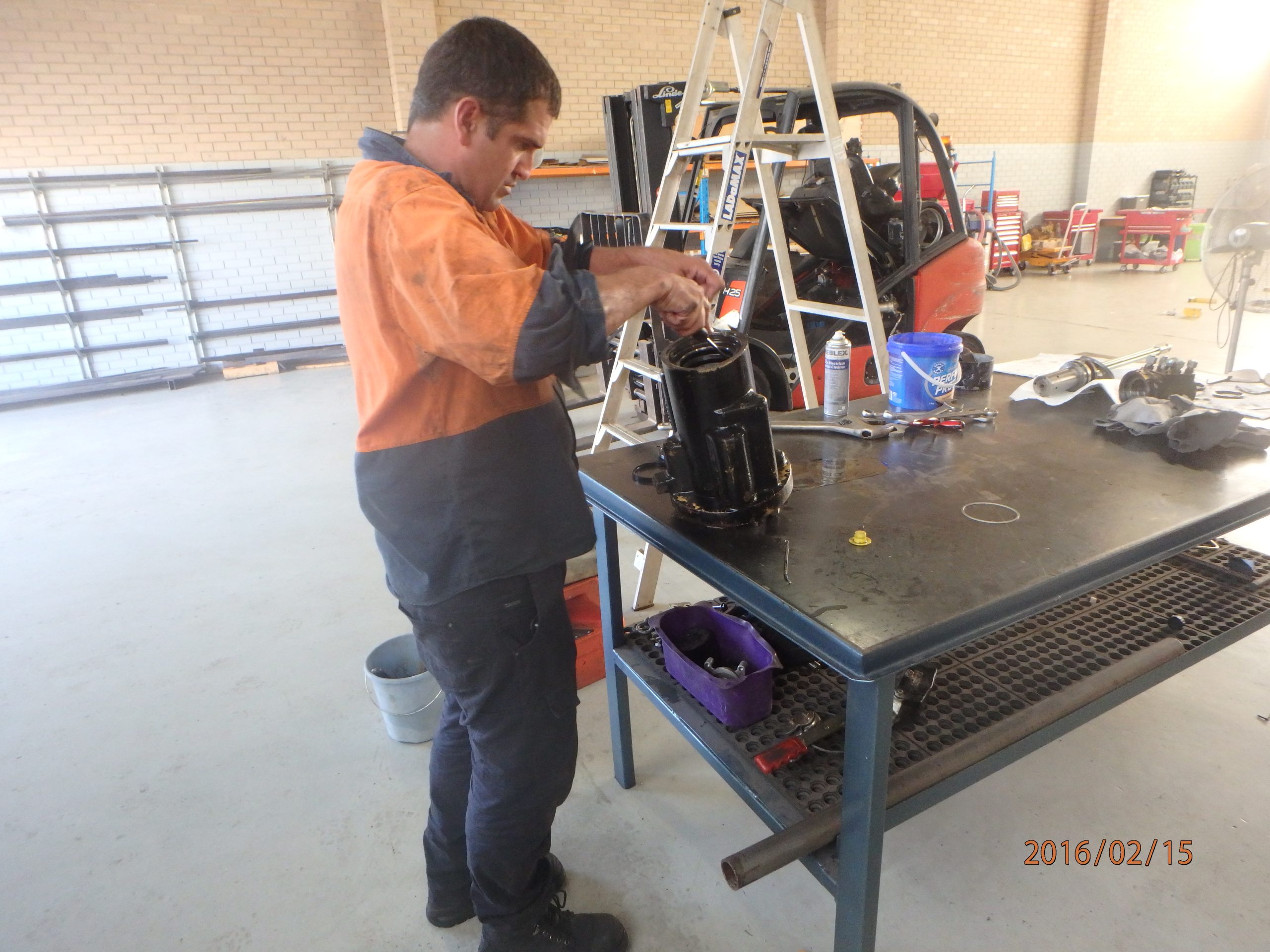 HYDRAULIC CENTRE SWIVEL REPAIR